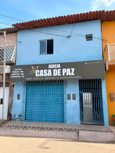 Ponto comercial + 2 apartamentos