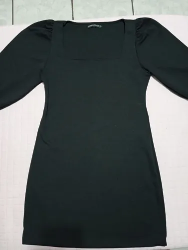 Vestido reto, manga bufante,linda modelagem