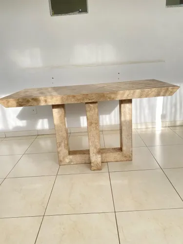Mesa de mármore