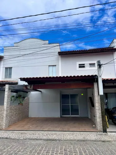 Vendo excelente casa 2 quartos em condomínio fechado na avenida Fraga maia 