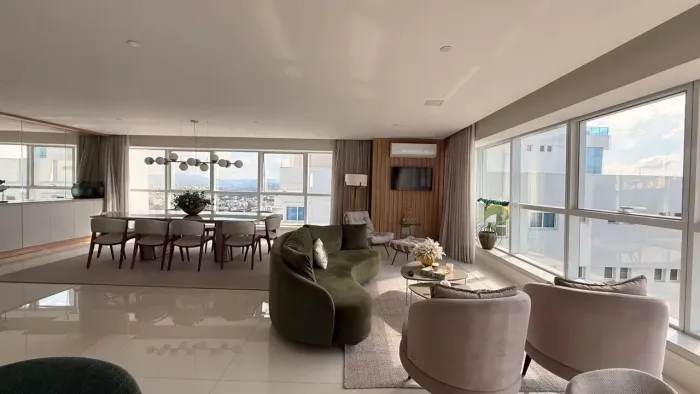 epic tower alto luxo frente mar bc