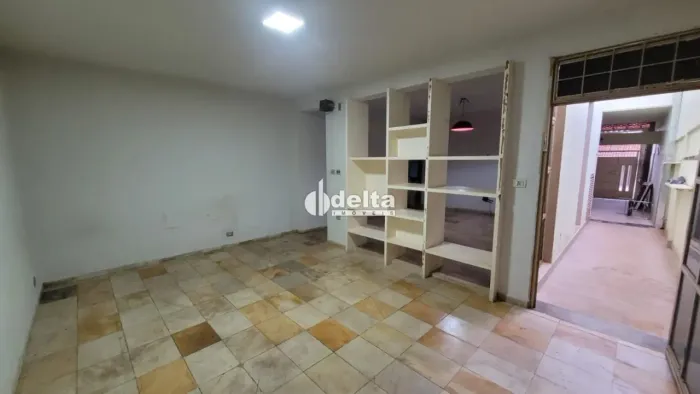 Casa residencial com 5 quartos sendo 2 suítes disponível para locação no bairro Jardim Pat