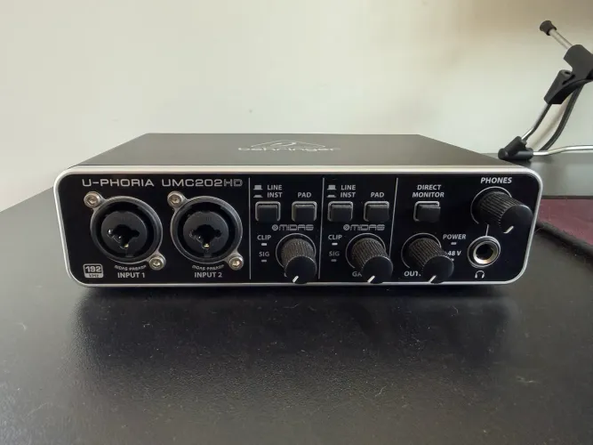 Interface Áudio Behringer UMC202HD