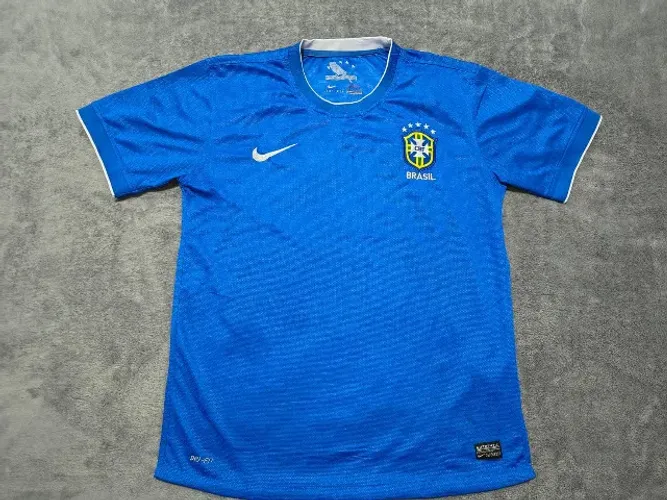 Camisa Brasil Nike azul tamanho M (53x73cm).