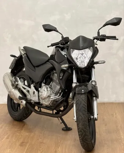 Moto CB300 3mil abaixo da tabela 