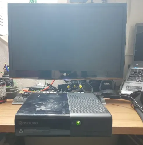 Xbox 360 Super Slim Com Defeito - Liga, Sem Imagem