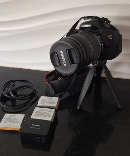 Camera Canon EOS Rebel T3i + Lente 18-200mm + flash Speedlite 430EX