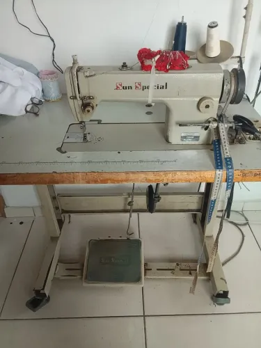 Máquina de costura 