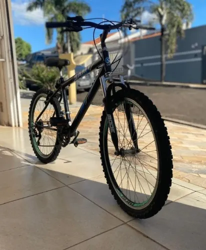 Bicicleta aro 20 (em ótimo estado)