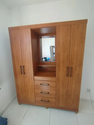 Roupeiros Novos com espelhos Montagem grátis.
