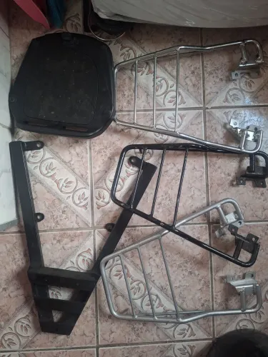 Churrasqueira de motos<br>Base de baú GIVI<br>Quero 200 em Td<br>Vendo unidade por 50 <br>?