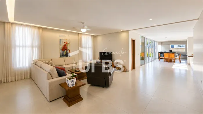Sobrado Alto Padrão no Portal do Sol Green: 4 Suítes, 337m², Espaço Gourmet e Piscina Aque