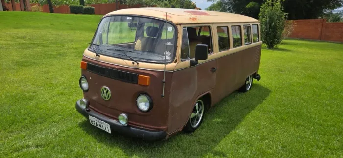 Volkswagen Kombi Standard/ Luxo/ Serie Prata 1983