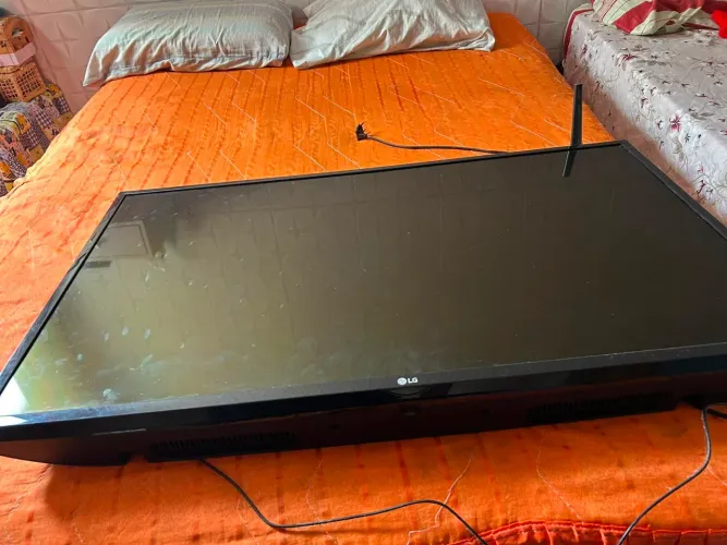 Smart TV LED Full HD (1920 × 1080) 43 polegadas.
