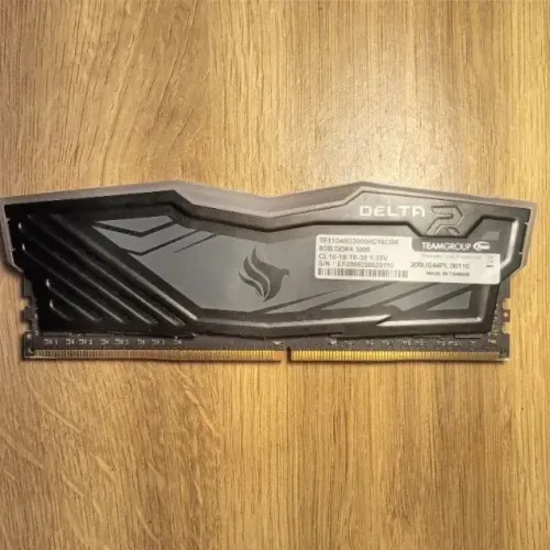 Memória RAM Gamer T-Force Delta RGB 8GB DDR4 3000MHz