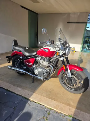 Royal Enfield Super Meteor 650 Celestial Red