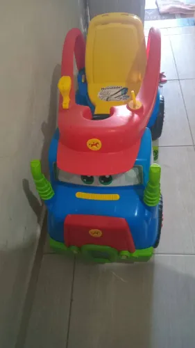 Triciclo e caminhão infantil
