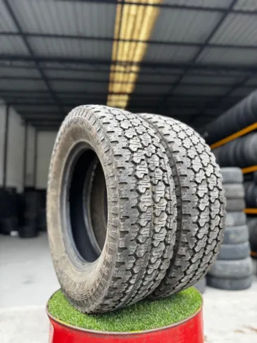 Pneus 225/70R17 Meia vida Reformados carcaça General - R$ 400.00 Par
