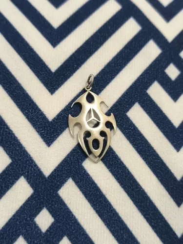 Pingente de prata estilo tribal, peça única