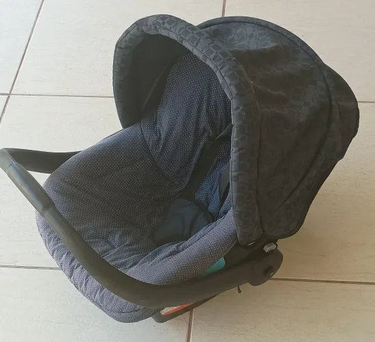 Cadeira para proteção no carro (Bebê conforto)