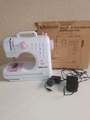 Máquina de costura portátil