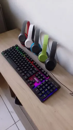 Kit 2 em 1: Teclado Led + Fone sem fio P47