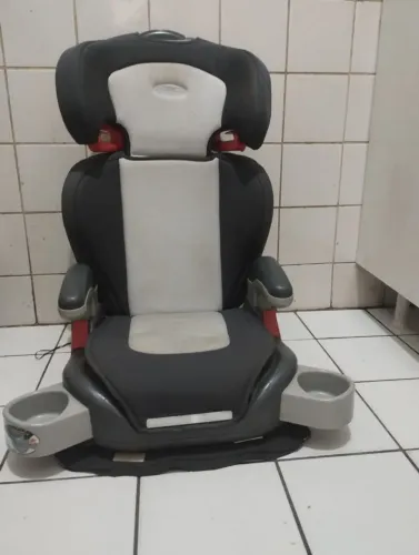 Cadeirinha e assento de elevação para automóvel