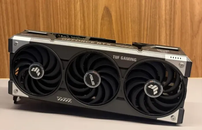 RTX 5070 12GB ASUS TUF