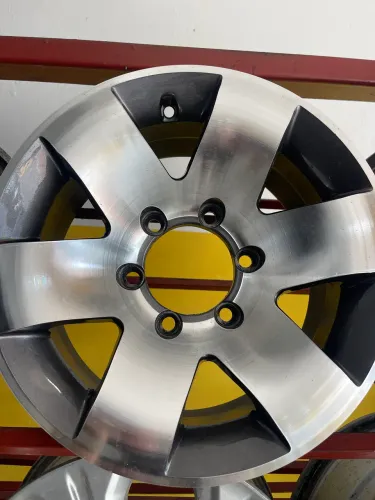 RODAS ARO 15 6 FUROS BEM NOVINHAS VL 1800.00 TR *