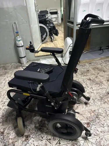 Cadeira de rodas motorizada