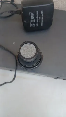 Microfone sennheiser usando sem fio,  funcionando perfeitamente garantia de 3 meses , fre 