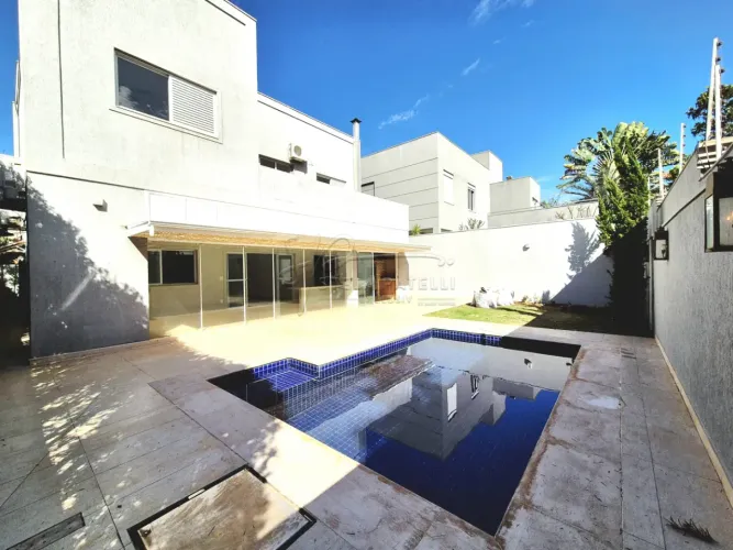 Casa sobrado de 354m² com 04 suítes para locação e venda em condomínio - Jardim Botânico