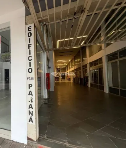 Sala comercial para locação com mezanino contendo 80m² no Edifico Paraná por R$1.800,00 in