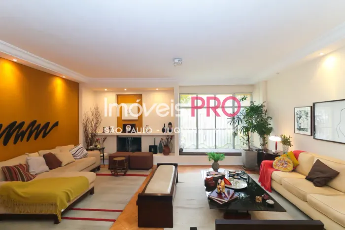 Brooklin Novo, Casa com 4 quartos sendo 3 suites, 4 vagas, fácil acesso