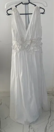 Vestido com aplique floral