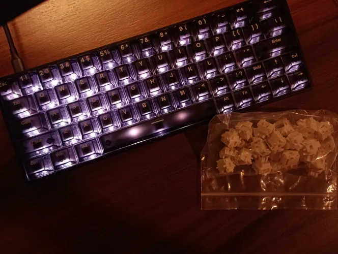IROK ND63 Ultra + 30 switches wukong + cabo ugreen 100w