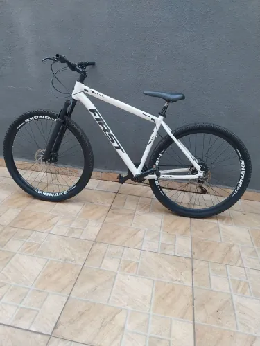 Bicicleta aro 29 first freio a óleo 