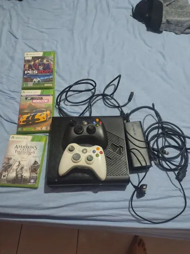 Xbox 360 com controle + jogos
