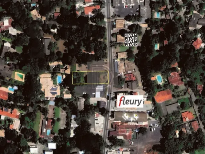 Excelente lote comercial no coração da Granja Viana.