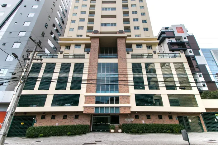 Apartamento para aluguel tem 62 metros quadrados com 2 quartos em Centro - Curitiba - Para