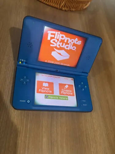 Nintendo DSi XL + 8 jogos
