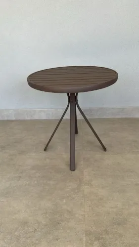 Mesa de alumínio redonda, cor marrom