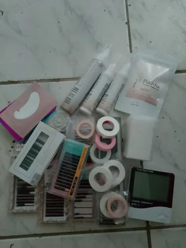 Material para extensão de cílios 