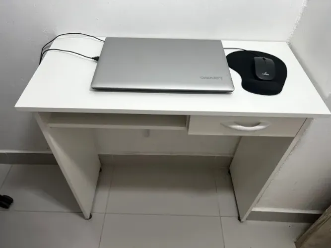 Escrivaninha em MDF com Gaveta - NOVA - R$ 200