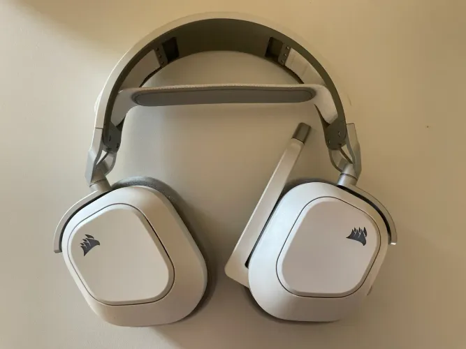 Headset Corsair HS80 RGB Wireless