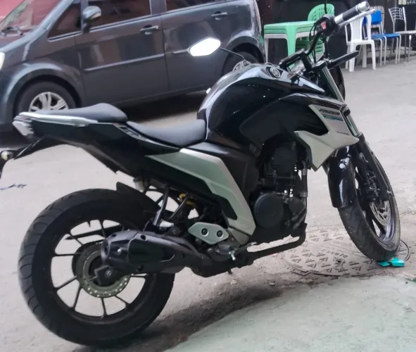 Yamaha fz25 venda chama no zap *