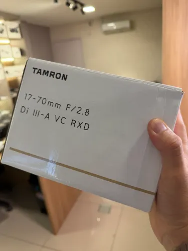 Lente Tamron 17-70mm f/2.8 Di III-A VC RXD para Sony E-Mount APS-C