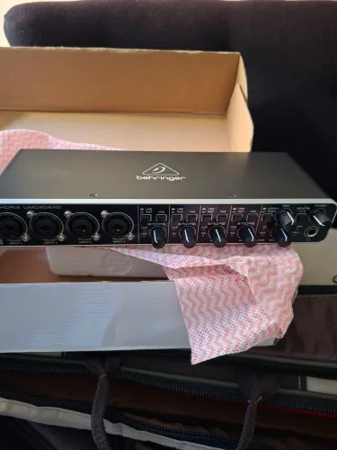 Controlador, placa de áudio e nano control korg