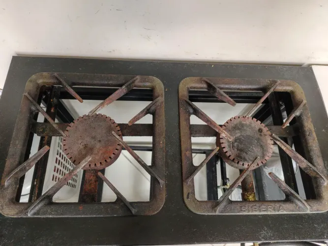 Vendo fogão industrial Sibéria duas bocas, alta pressão, saida p forno e nota fiscal! 