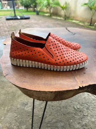 Tenis slip on couro Luz da Lua - tamanho 35
